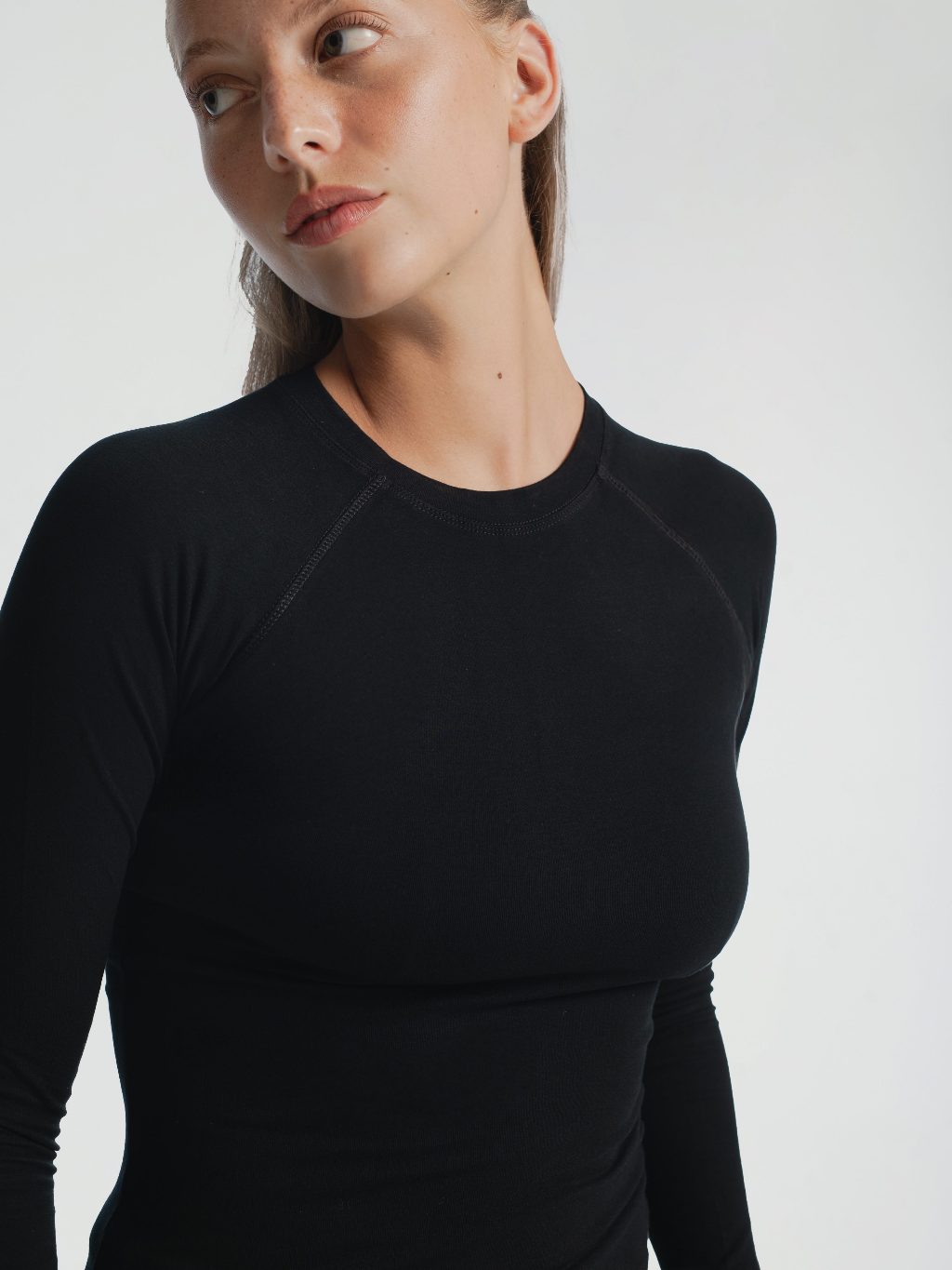 GOENA Isa Raglan Long Sleeve Top